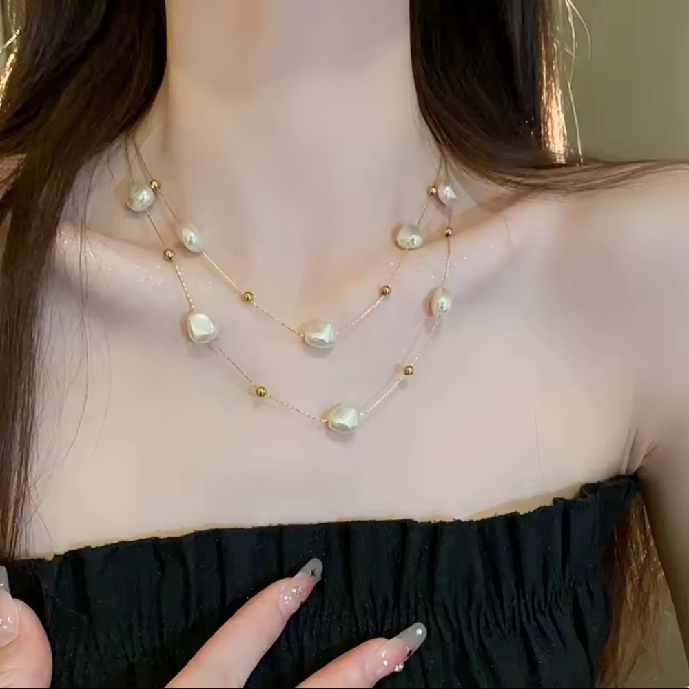 Gold and Whide Pearl Necklace - Picture 3 of 8